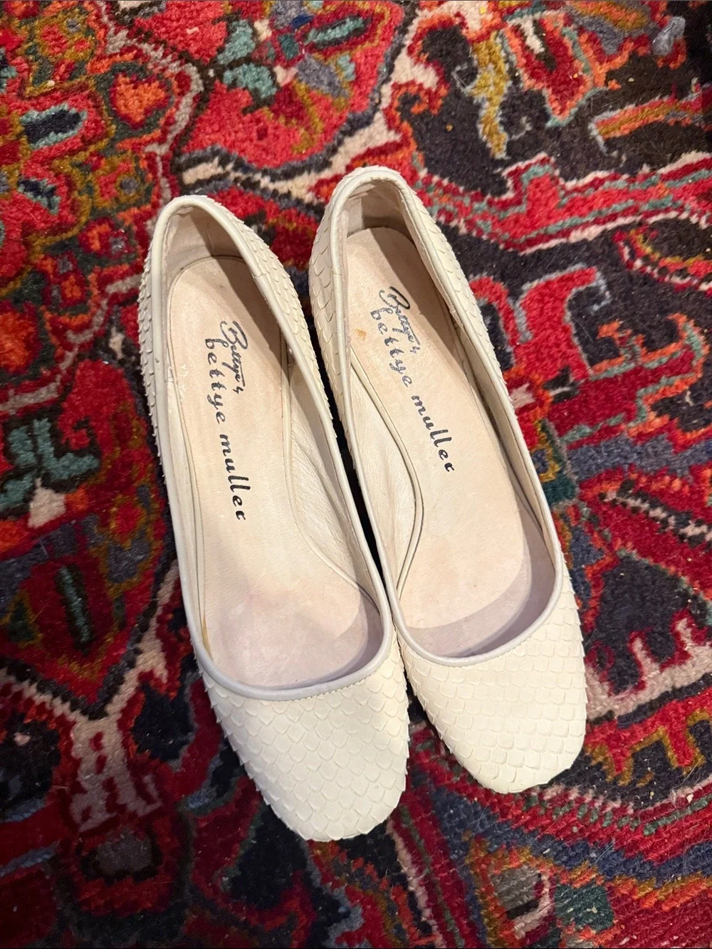 Bettye Muller Cream Scale-Textured Leather Block Heels 7.5